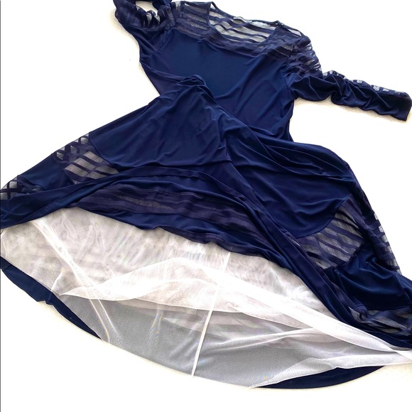 🎉HP🎉Wide Flare with Mesh Insert Maxi Dress - Picture 3 of 4